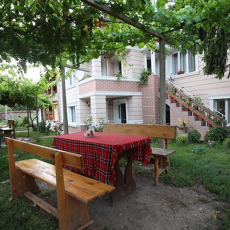 Slanchevata Kashta Hotel Krushuna Exterior foto