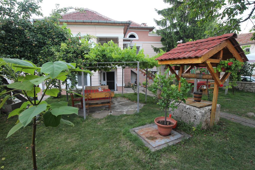 Slanchevata Kashta Hotel Krushuna Exterior foto